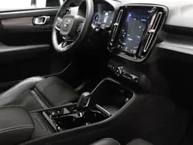 Volvo XC40 thumbnail 4