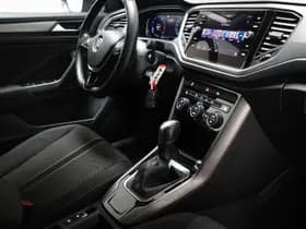 Volkswagen T-Roc thumbnail 3