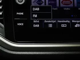 Volkswagen T-Roc thumbnail 34