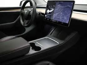 Tesla Model Y thumbnail 3