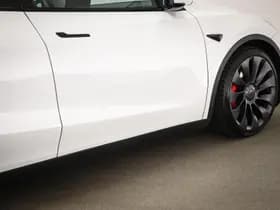 Tesla Model Y thumbnail 26