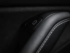 Tesla Model Y thumbnail 30