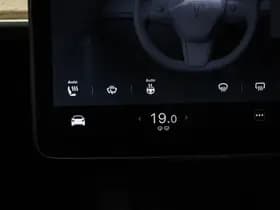Tesla Model Y thumbnail 5