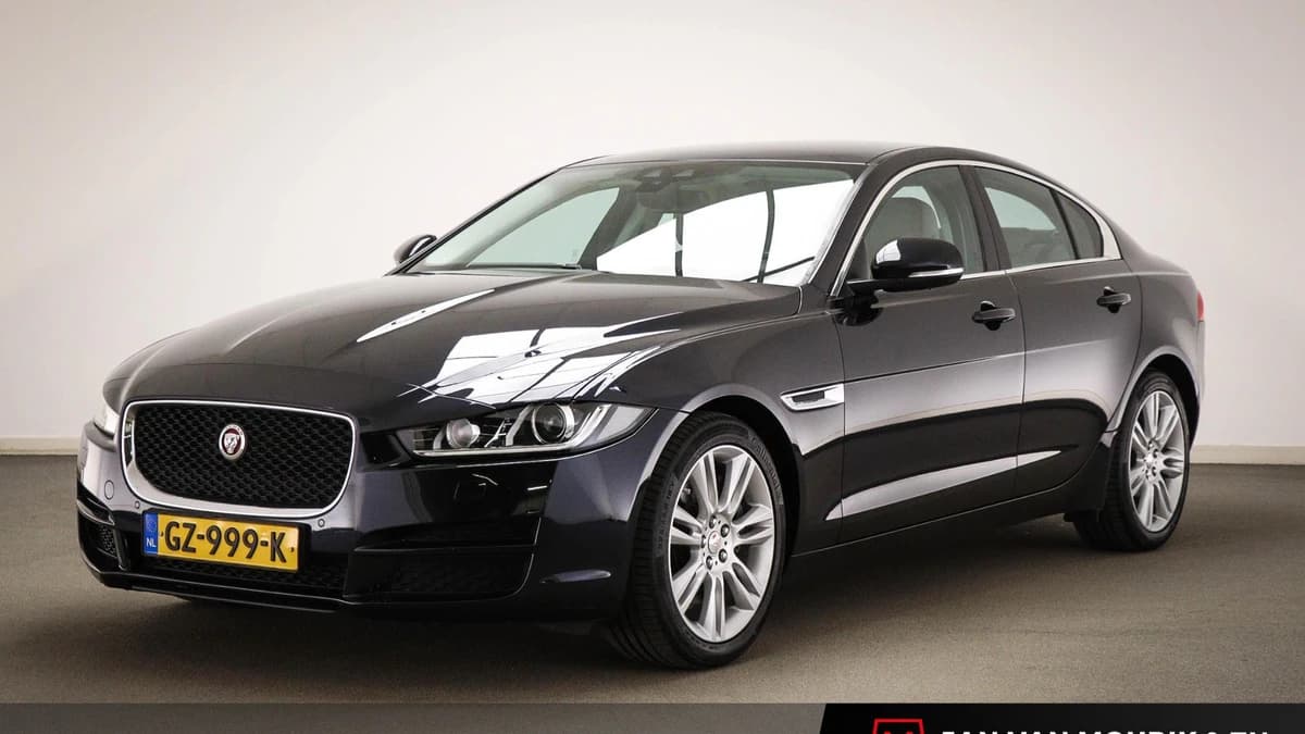 Jaguar XE — foto 1