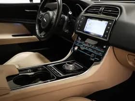 Jaguar XE thumbnail 3