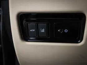 Jaguar XE thumbnail 30