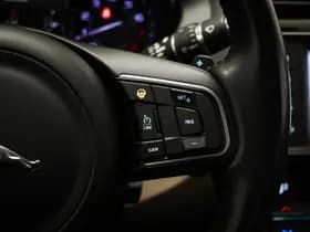 Jaguar XE thumbnail 4