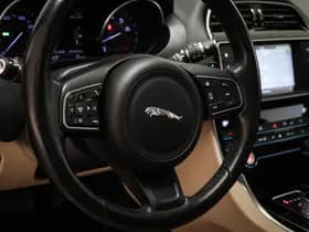 Jaguar XE thumbnail 32