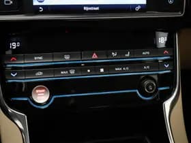 Jaguar XE thumbnail 43