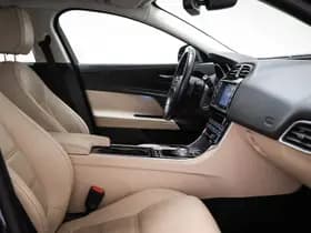 Jaguar XE thumbnail 8