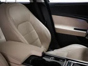 Jaguar XE thumbnail 9