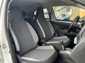 Toyota Aygo thumbnail 6