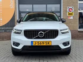 Volvo XC40 thumbnail 2