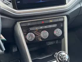 Volkswagen T-Roc thumbnail 16