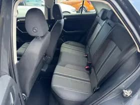 Volkswagen T-Roc thumbnail 5