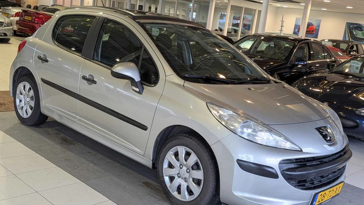 Peugeot 207 — foto 1
