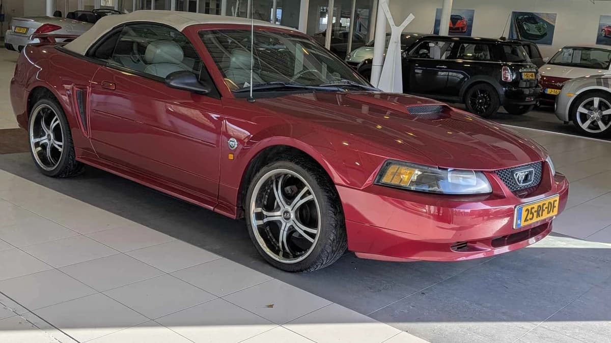 Ford Mustang — foto 1