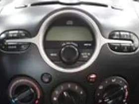Mazda 2 thumbnail 12