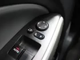 Mazda 2 thumbnail 16