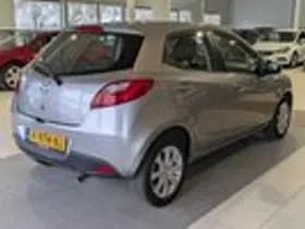 Mazda 2 thumbnail 4
