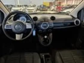 Mazda 2 thumbnail 9
