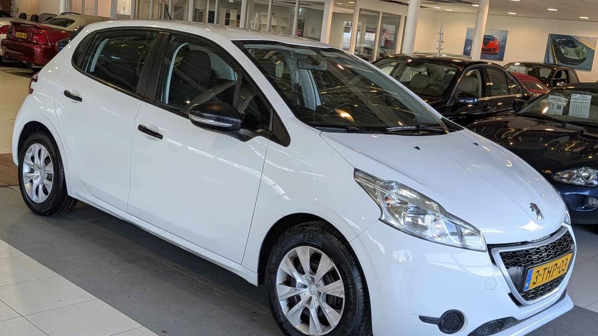 Peugeot 208 — foto 1