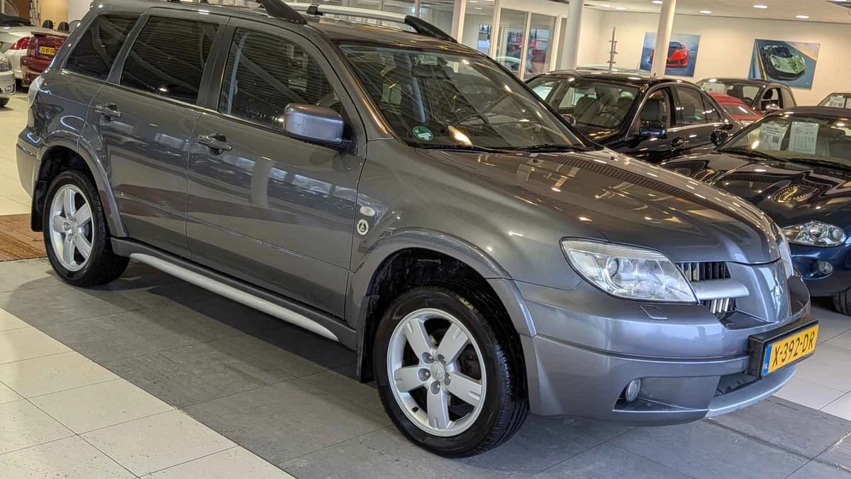 Mitsubishi Outlander — foto 1