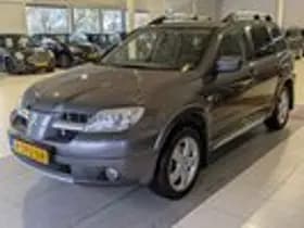 Mitsubishi Outlander thumbnail 2