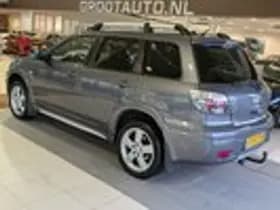 Mitsubishi Outlander thumbnail 3