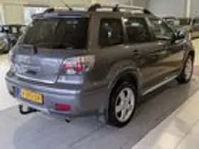 Mitsubishi Outlander thumbnail 4