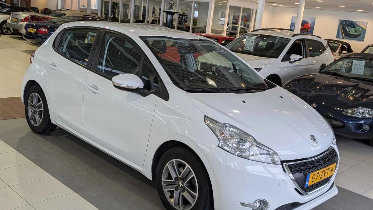 Peugeot 208 — foto 1