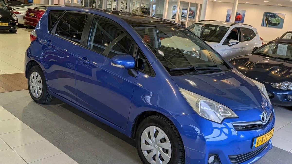 Toyota Verso-S — foto 1