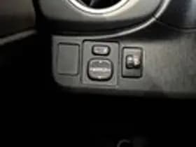 Toyota Yaris thumbnail 12