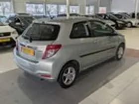 Toyota Yaris thumbnail 4