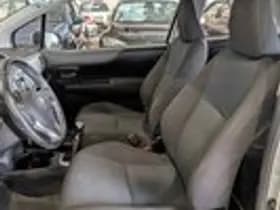 Toyota Yaris thumbnail 6