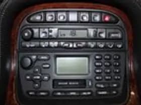 Jaguar XJR thumbnail 16