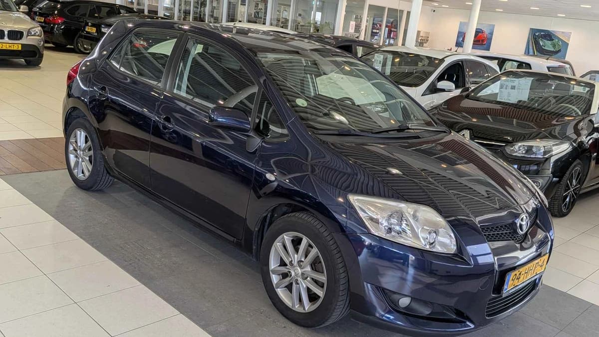 Toyota Auris — foto 1