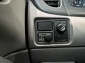 Nissan Almera thumbnail 10