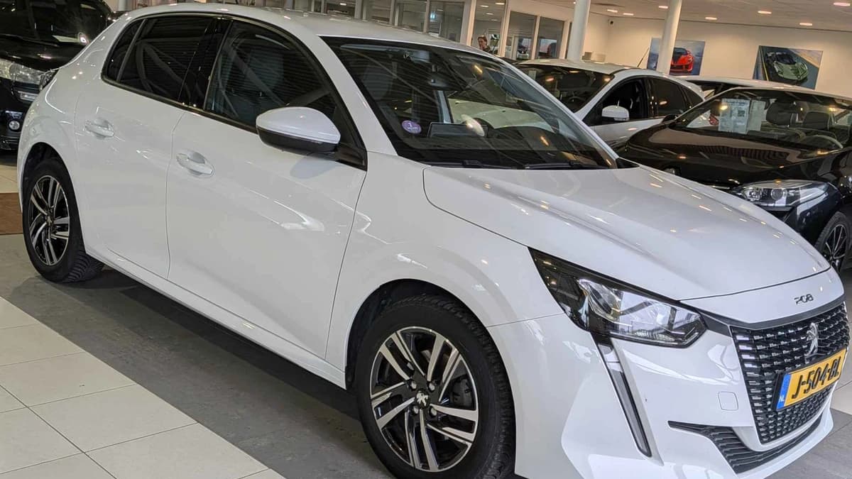 Peugeot 208 — foto 1