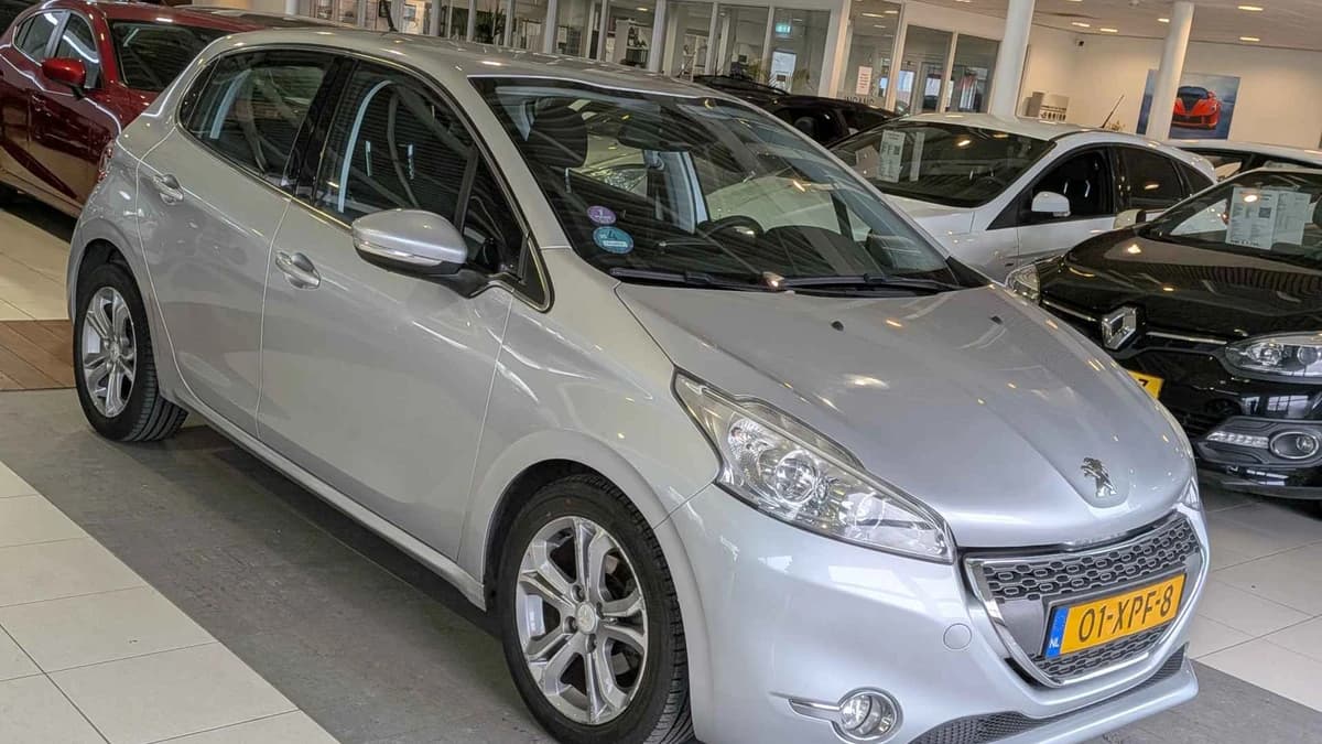 Peugeot 208 — foto 1
