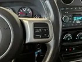 Jeep Compass thumbnail 12