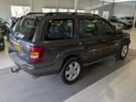Jeep Grand Cherokee thumbnail 4