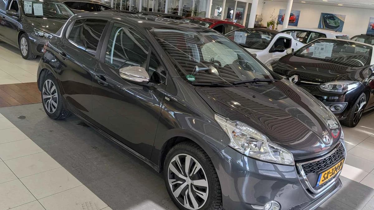 Peugeot 208 — foto 1