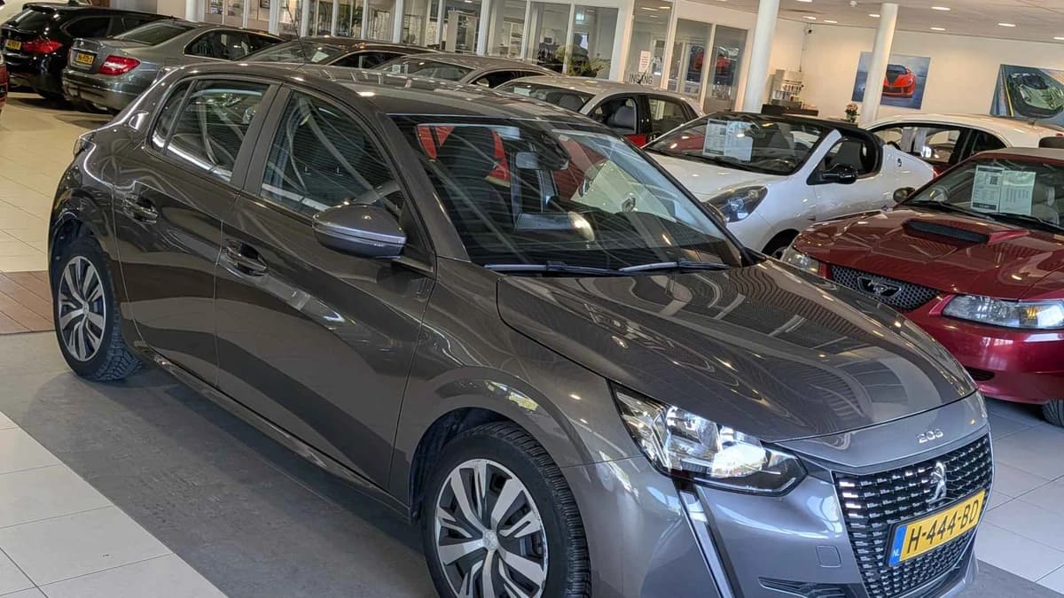 Peugeot 208 — foto 1