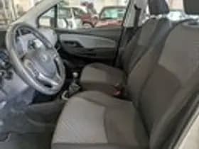 Toyota Yaris thumbnail 6