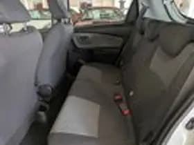 Toyota Yaris thumbnail 7