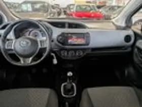 Toyota Yaris thumbnail 9