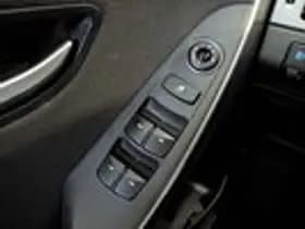 Hyundai i30 thumbnail 17