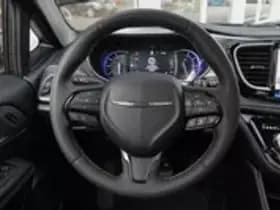 Chrysler Pacifica thumbnail 32