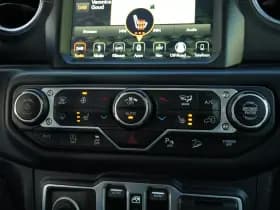 Jeep Wrangler thumbnail 11